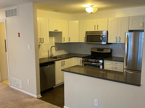 2nd image of 402 Diamond Dr