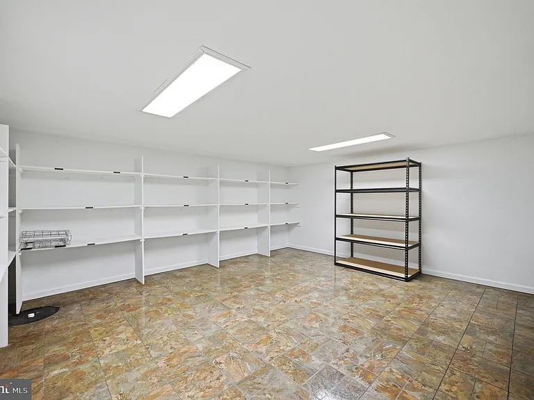 5610 Cavalier Woods Ln — Photo 41