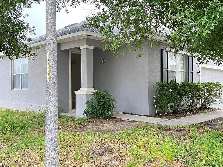 318 Sand Ridge Dr — Photo 2