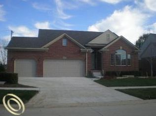 22398 Brantingham Rd, Macomb, MI 48044