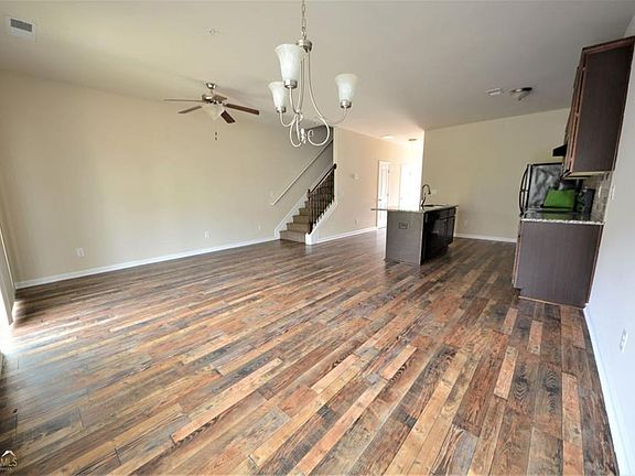 3rd image of 1522 Iris Walk