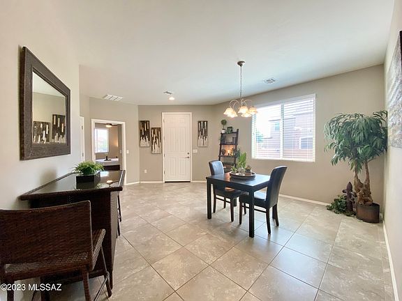 3rd image of 2780 W Greenstreak Dr