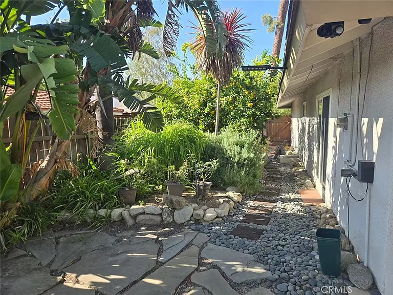 444 Redlands Ave — Photo 40