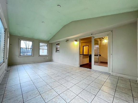 5th image of 4122 Johns St NW