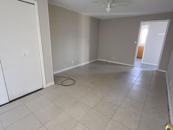 5th image of 55 Ravenwood Dr