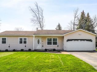 43 Stone Fence Cir, Rochester, NY 14626
