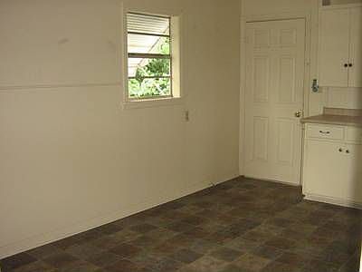 4th image of 301 W Avenue I
