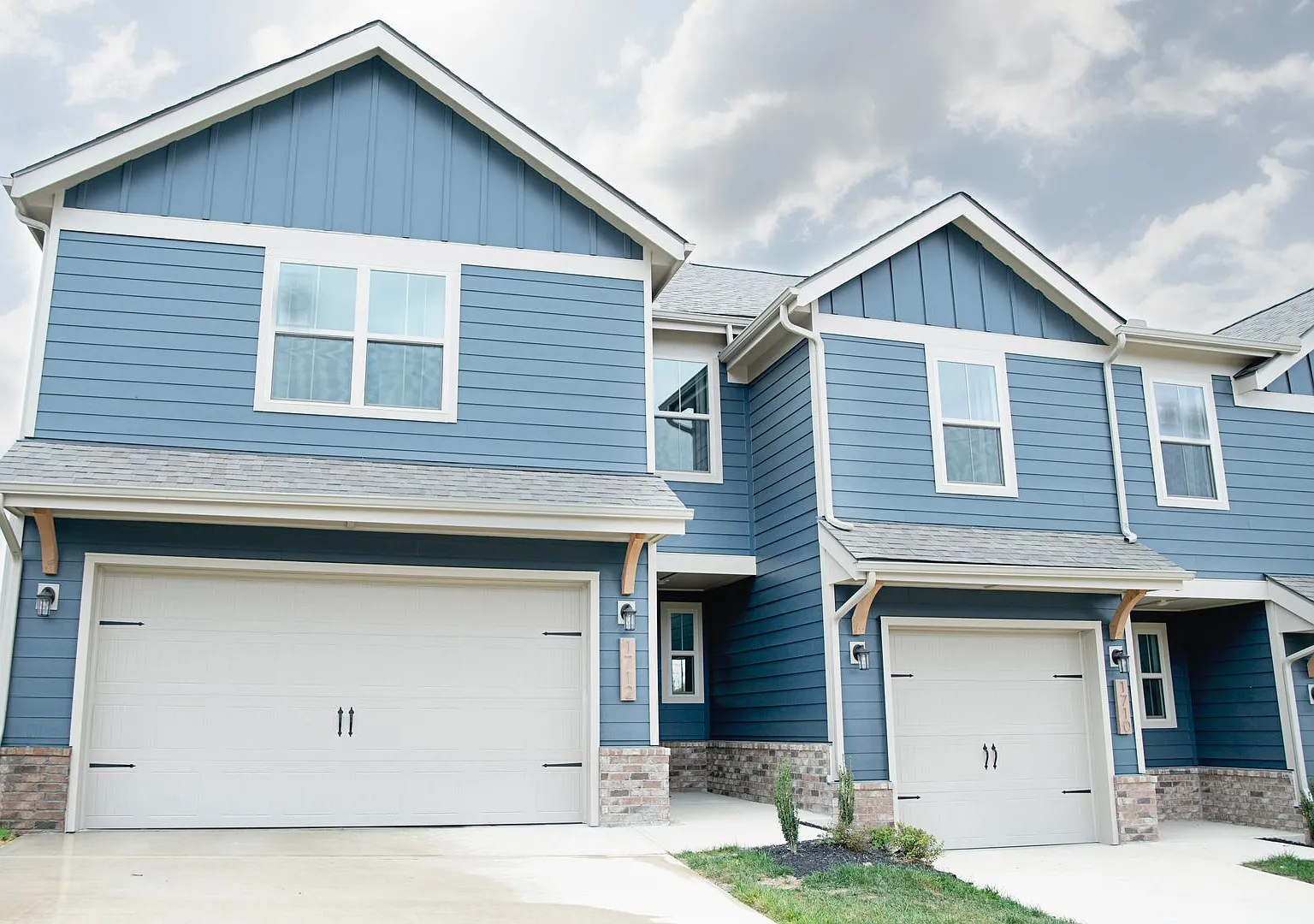 Stunning 3-bed, 2.5 Bath Townhome — Photo 1