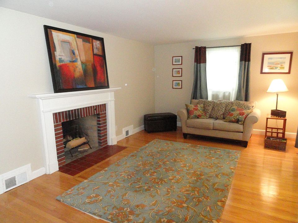 14x20 LR with Fireplace 