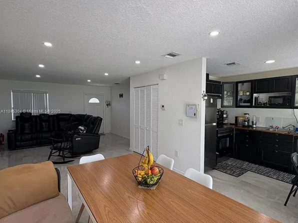 2475 NW 55th St, Miami, FL 33142