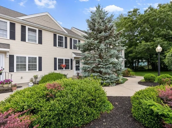67 Boxberry Ln Unit 67, Rockland, MA 02370