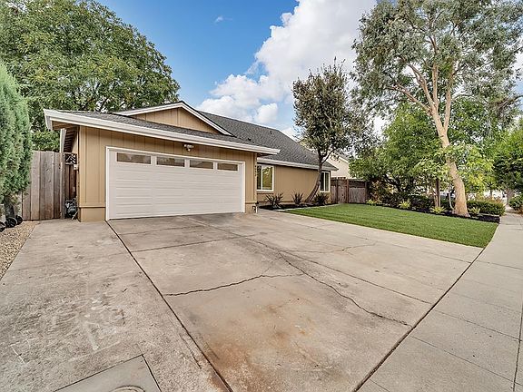 3rd image of 6093 Larchmont Dr