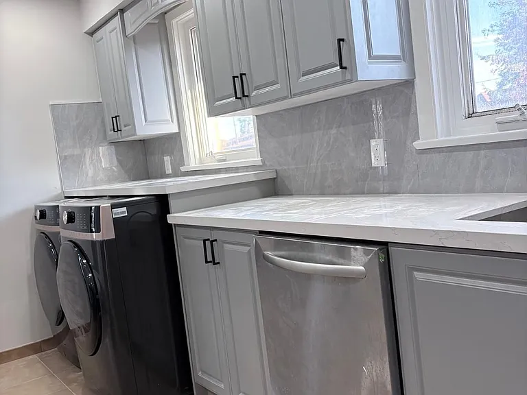 28 Brenda Cres #MAIN FLOOR — Photo 7