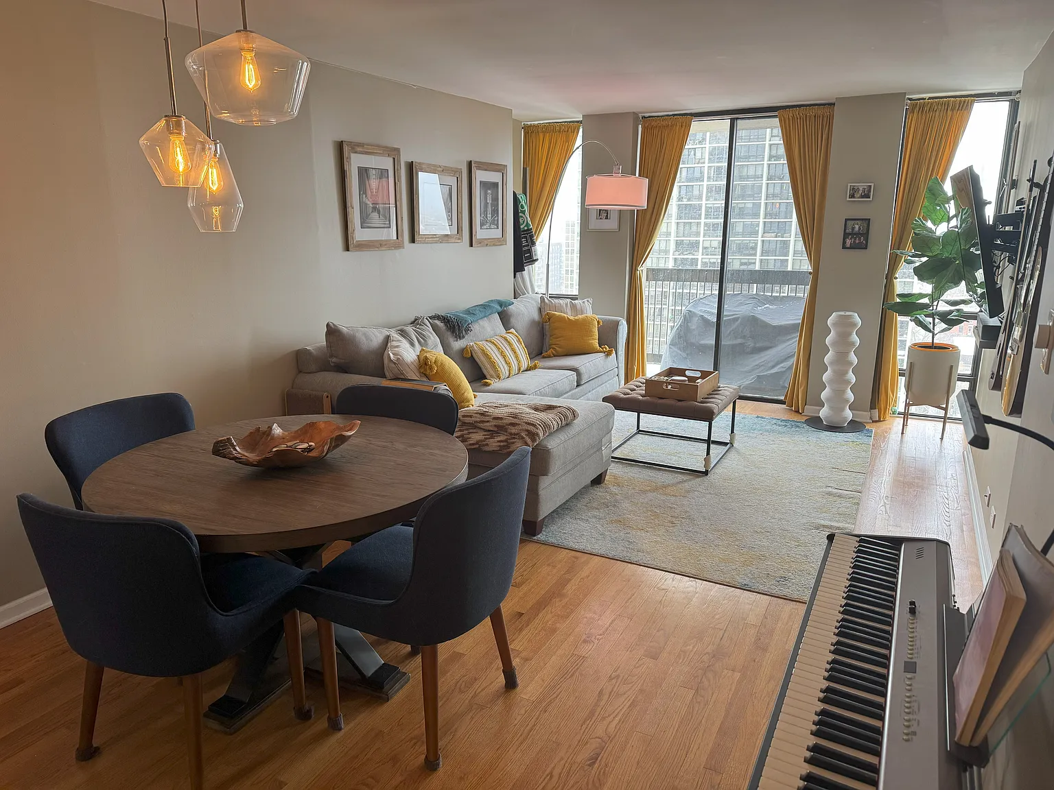 1660 N La Salle Dr APT 1606 photo 1
