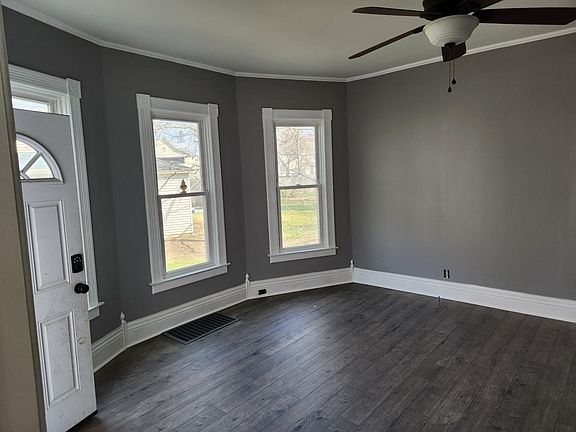 3rd image of 735 Gotham St