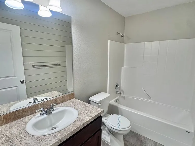 207 NE 52nd St — Photo 30