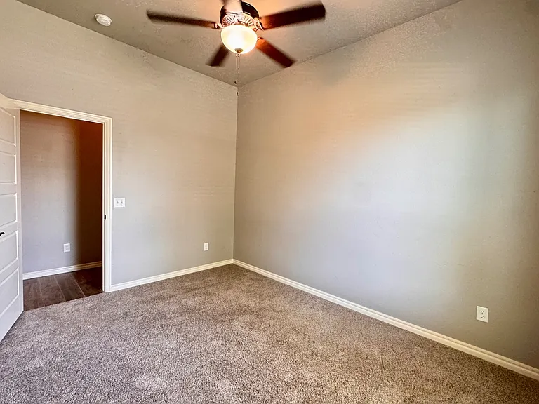 8109 NW 160th Ter — Photo 6