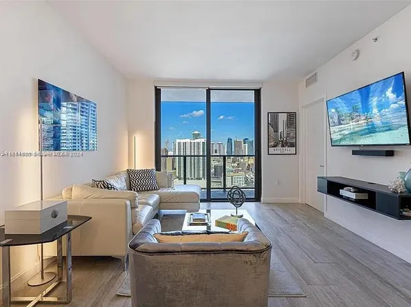 45 SW 9th St APT 3109, Miami, FL 33130