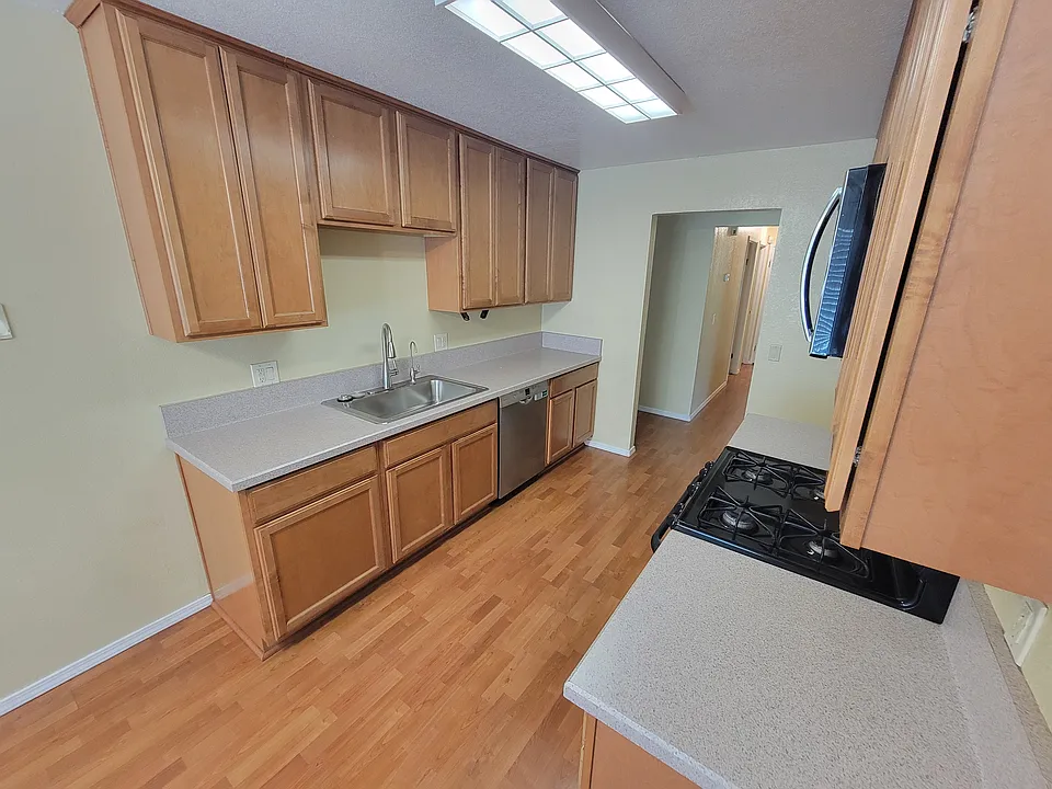 388 Almond Ct