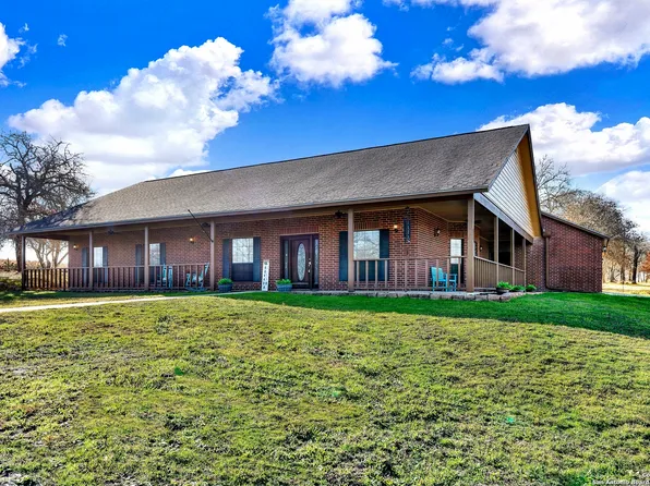 330 TWIN OAK, Adkins, TX 78101
