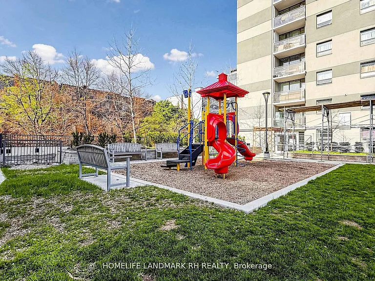 270 Davenport Rd #Townhouse 6 — Photo 38