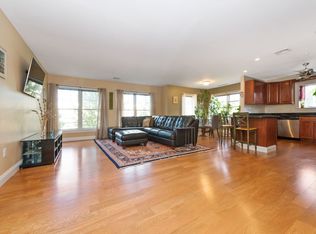 5170 Washington St UNIT 205, West Roxbury, MA 02132