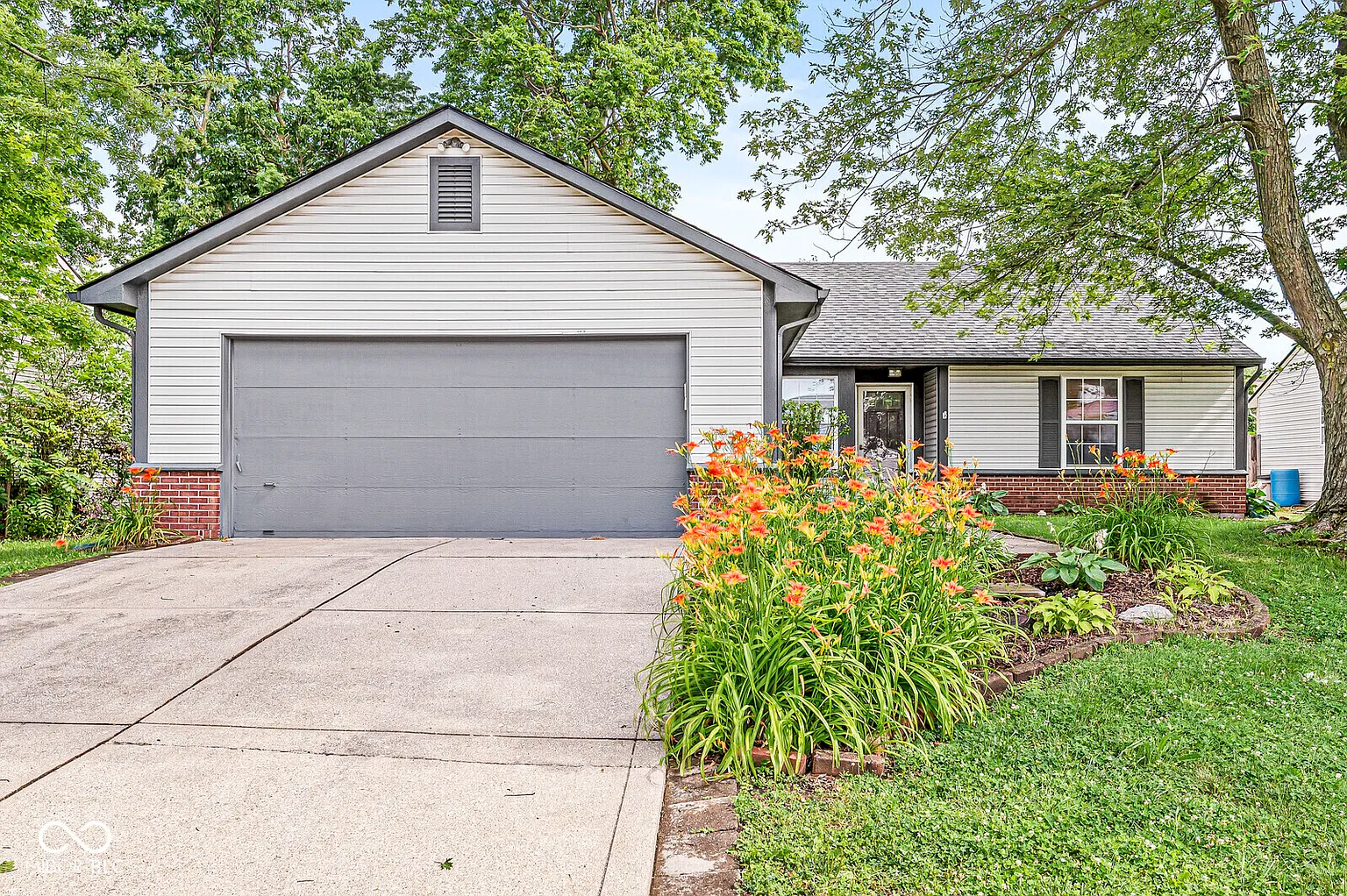 1540 Brook Pointe Dr photo 1