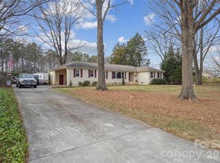 14409 Springwater Dr, Matthews, NC 28105