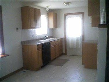 4th image of 5520 Vickie Ln
