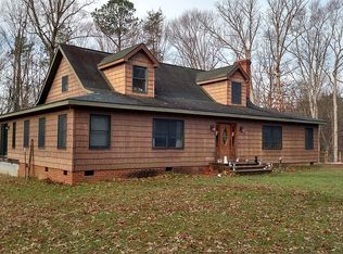 6731 Burgess Rd, Gloucester, VA 23061