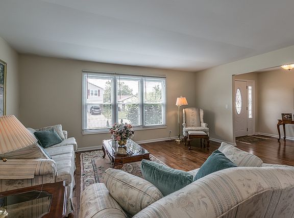5th image of 1923 Chippendale Ln