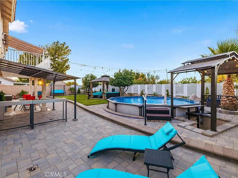 4561 Grandview Dr — Photo 8