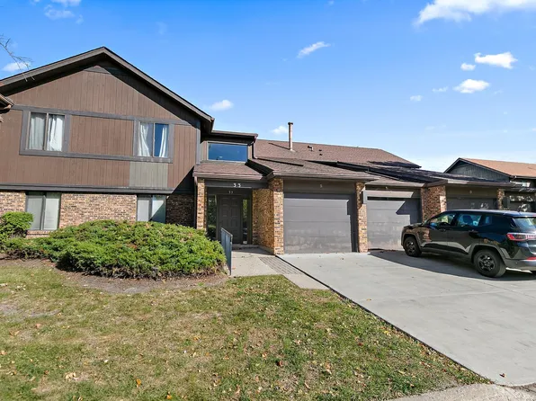 33 Creekside Cir APT B, Elgin, IL 60123