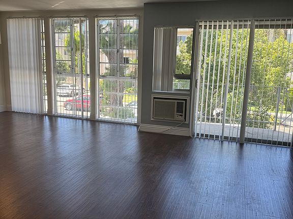 3rd image of 1042 S Shenandoah St APT 205
