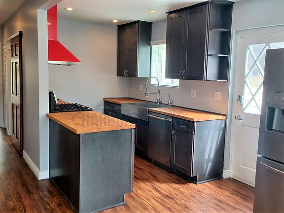 4th image of 854 W 29th St