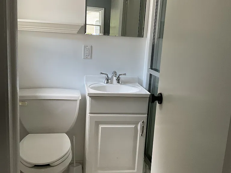 442 Surrey Ln — Photo 18