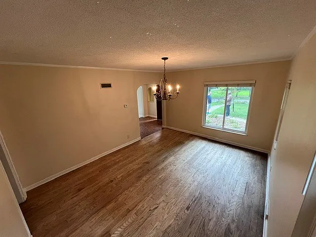 5 bed, 2.5 bath, 2670 sqft, $3,000 — Photo 3