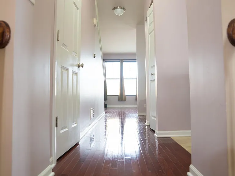 506 Grosvenor Ln — Photo 56