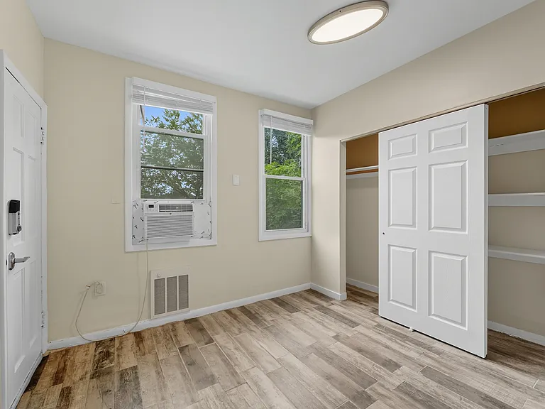 117 19th St NE #4 — Photo 3