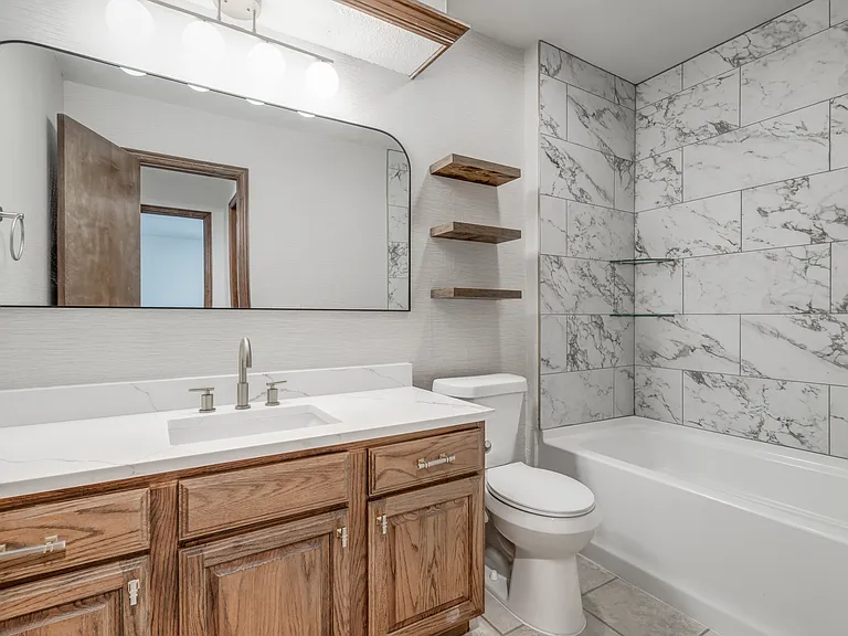 1817 Victoria Dr — Photo 30