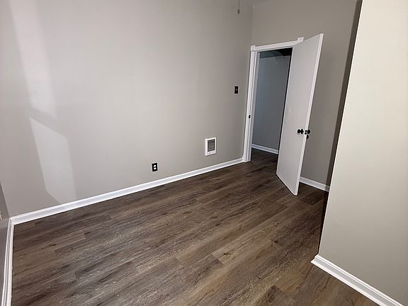 5th image of 807 Woodlawn Ave Unit 1