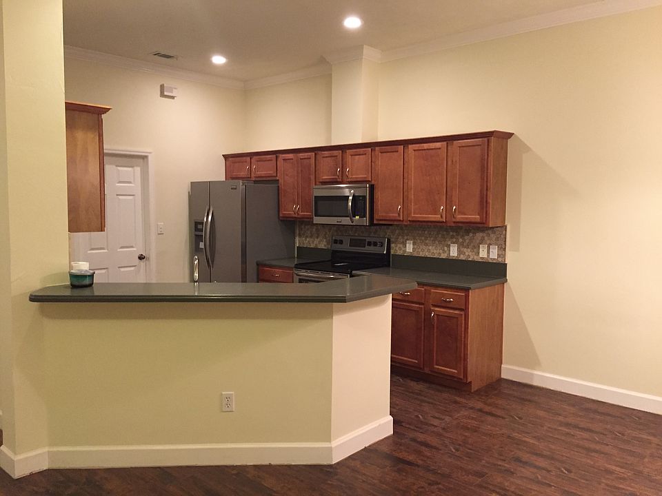 1st image of 5562 Hampton Hill Cir