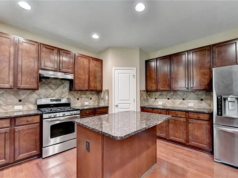 4228 Woods Creek Ln — Photo 29