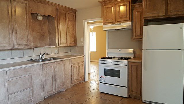 2nd image of 410 W Estes Ave