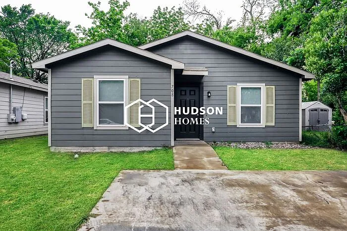 708 Henderson St — Photo 1