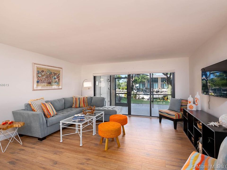 Spacious Canal Front Living Room