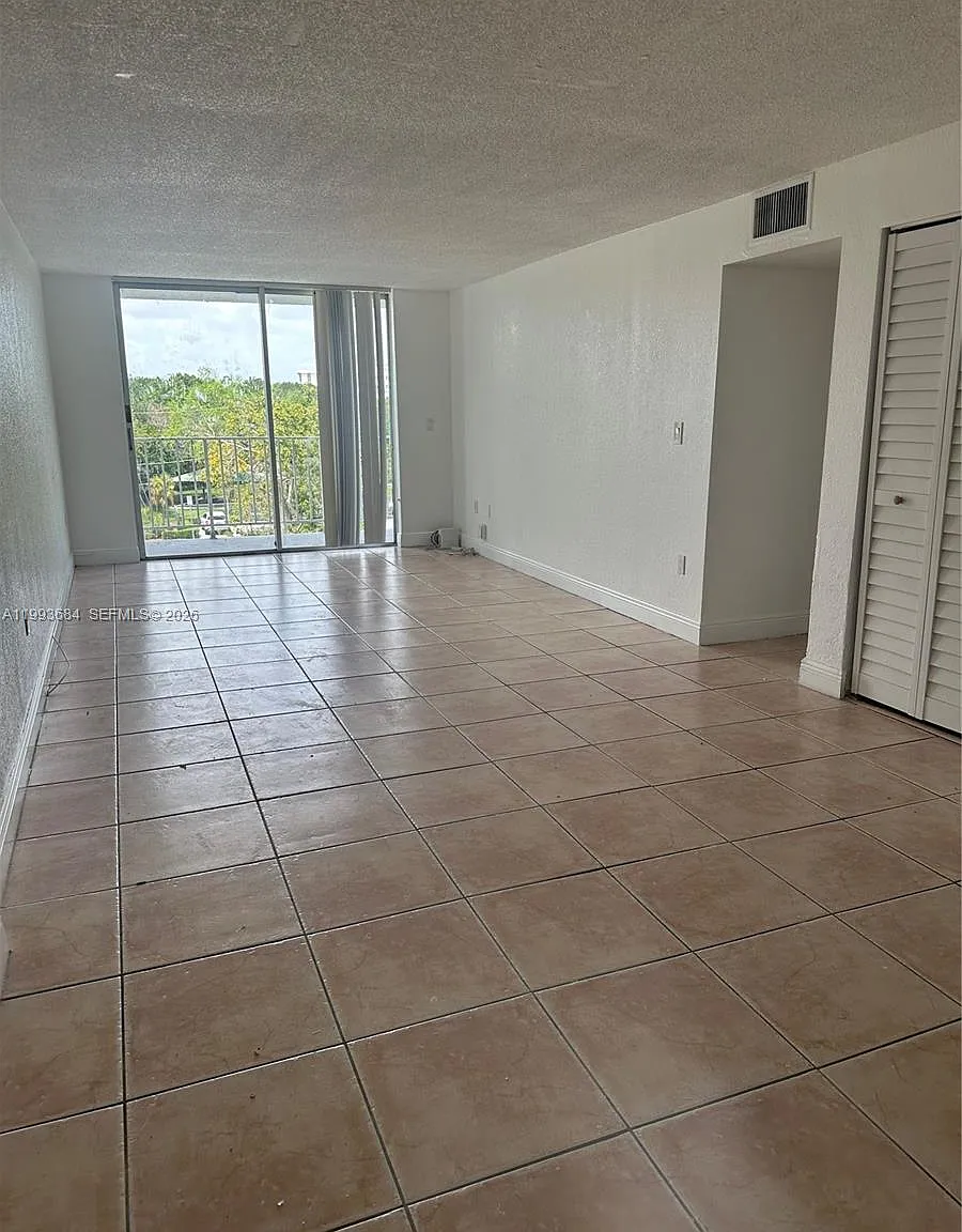Bayview Palms Condo — Photo 3
