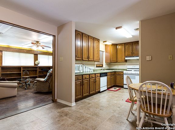 4th image of 3031 Shadow Bend Dr