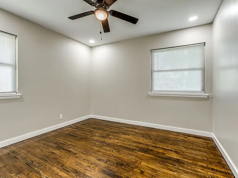 409 NE Myers Ave — Photo 11