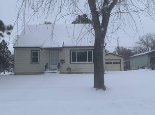 1405 8th St SW, Minot, ND 58701